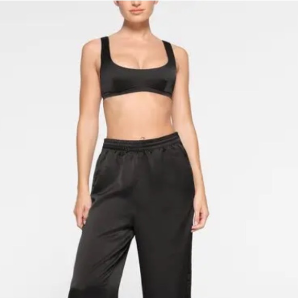 SKIMS Sporty Satin Scoop Bralette - Onyx - Picture 2 of 6